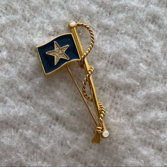 Vintage Flag Pin Retro Blue Star Brooch VTG 60s 70s - Picture 1 of 6